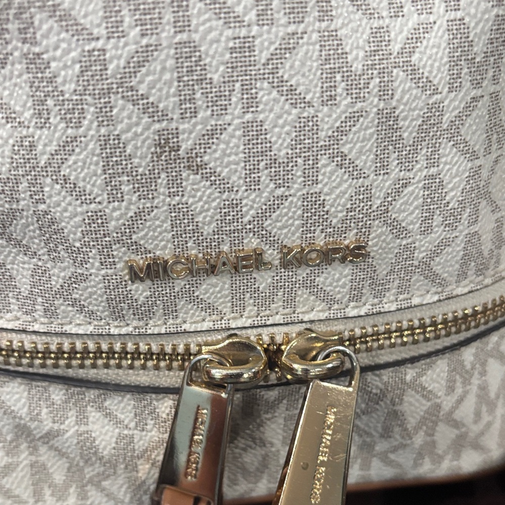 Michael Kors Womens Rhea

Mini Backpack White... - Picture 8 of 9